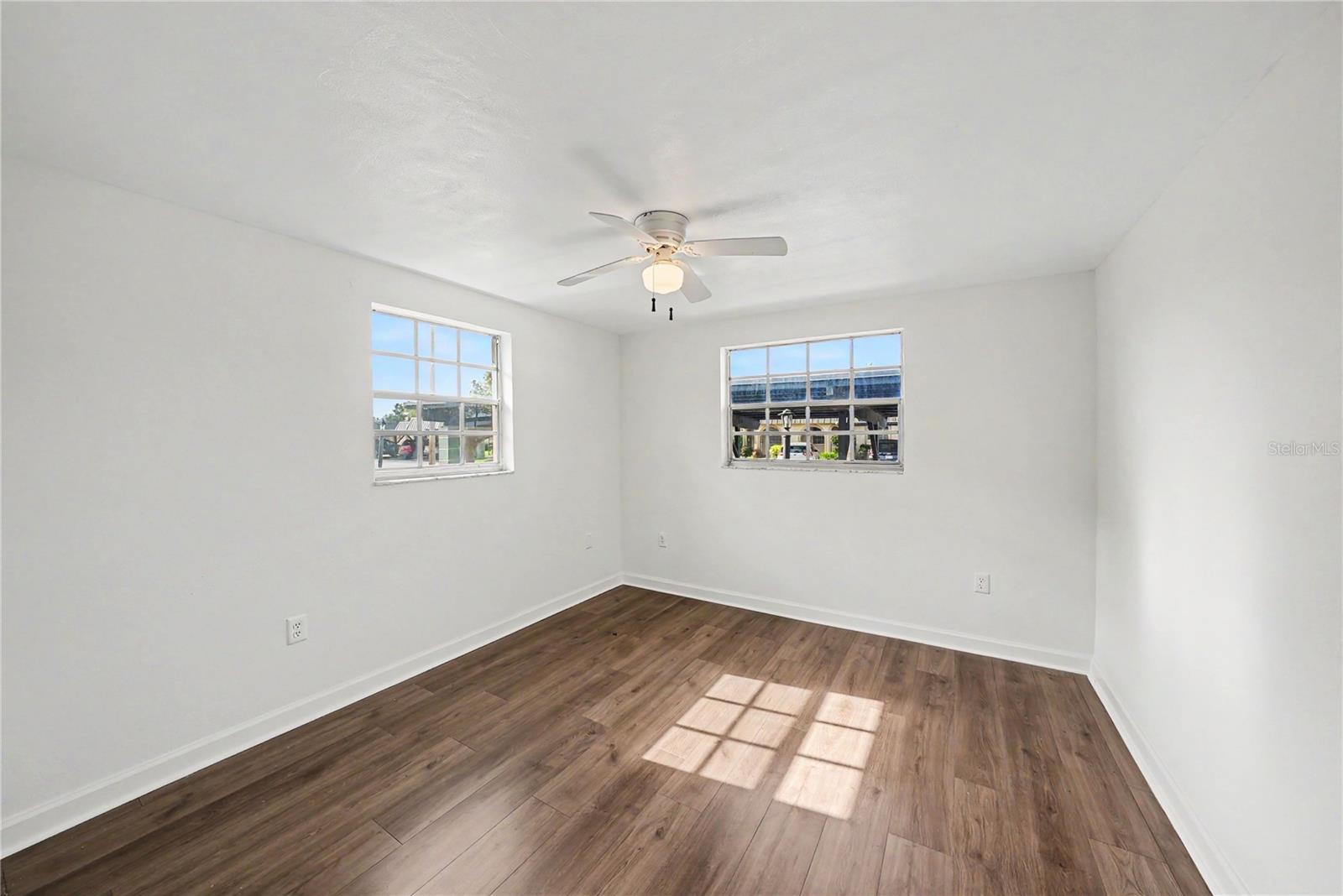 4135 STRATFORD DR — photo 20