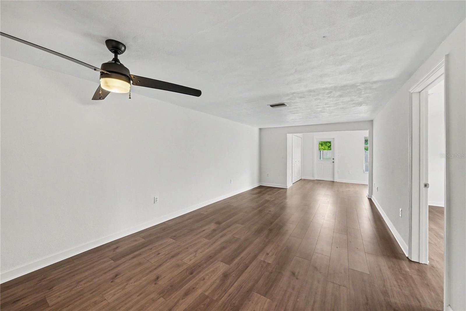 4135 STRATFORD DR — photo 8