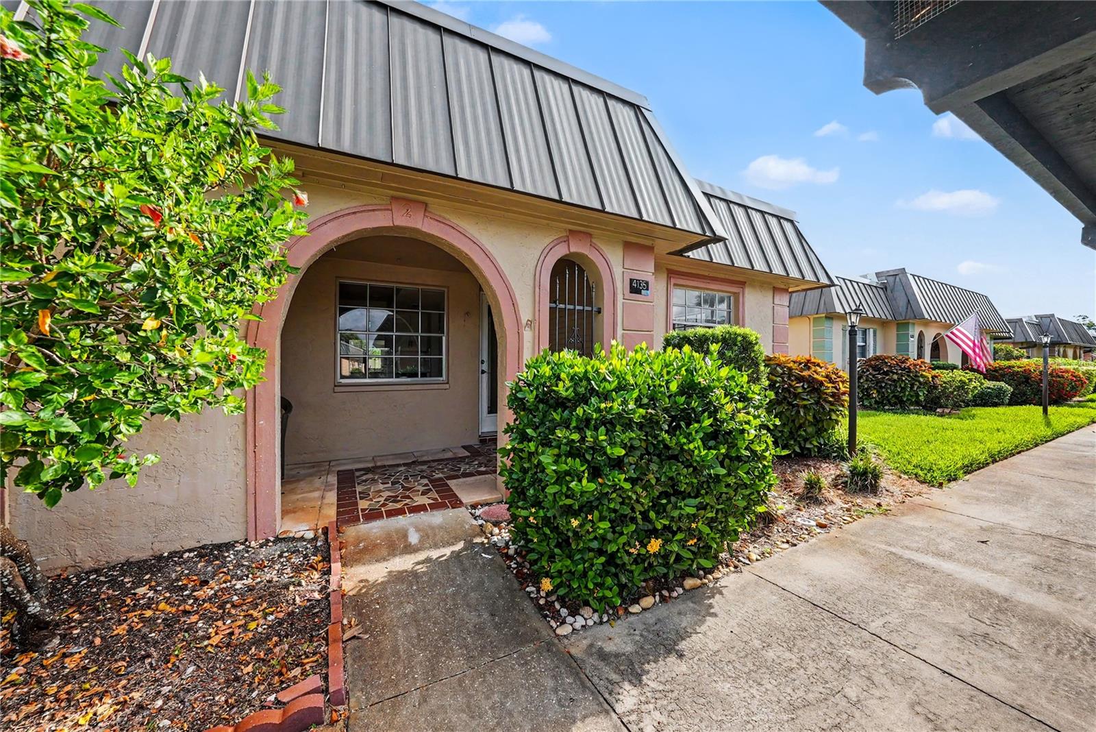 4135 STRATFORD DR — photo 3