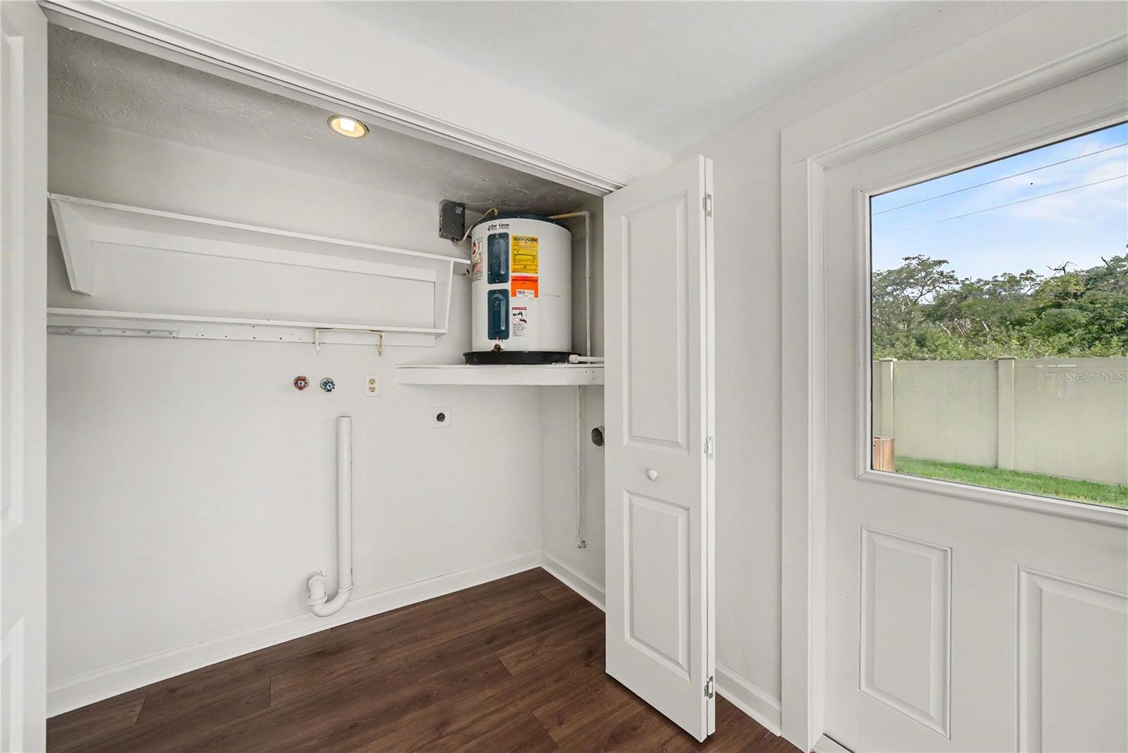 4135 STRATFORD DR — photo 23