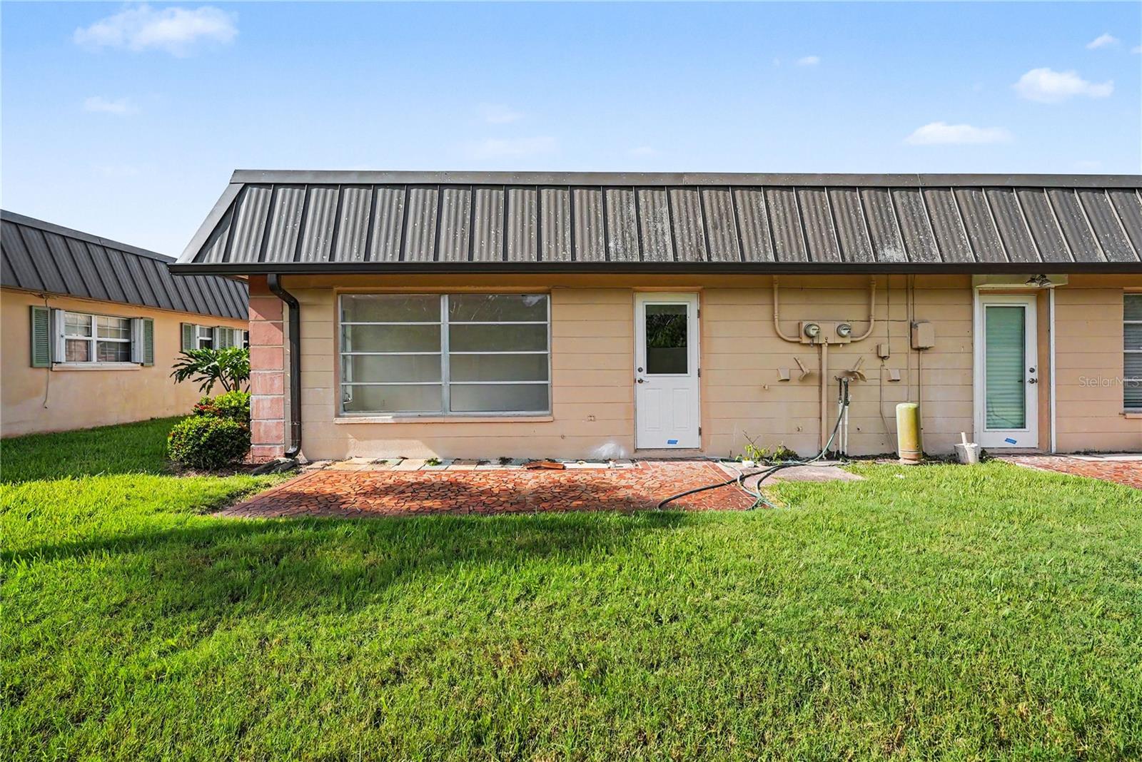 4135 STRATFORD DR — photo 24