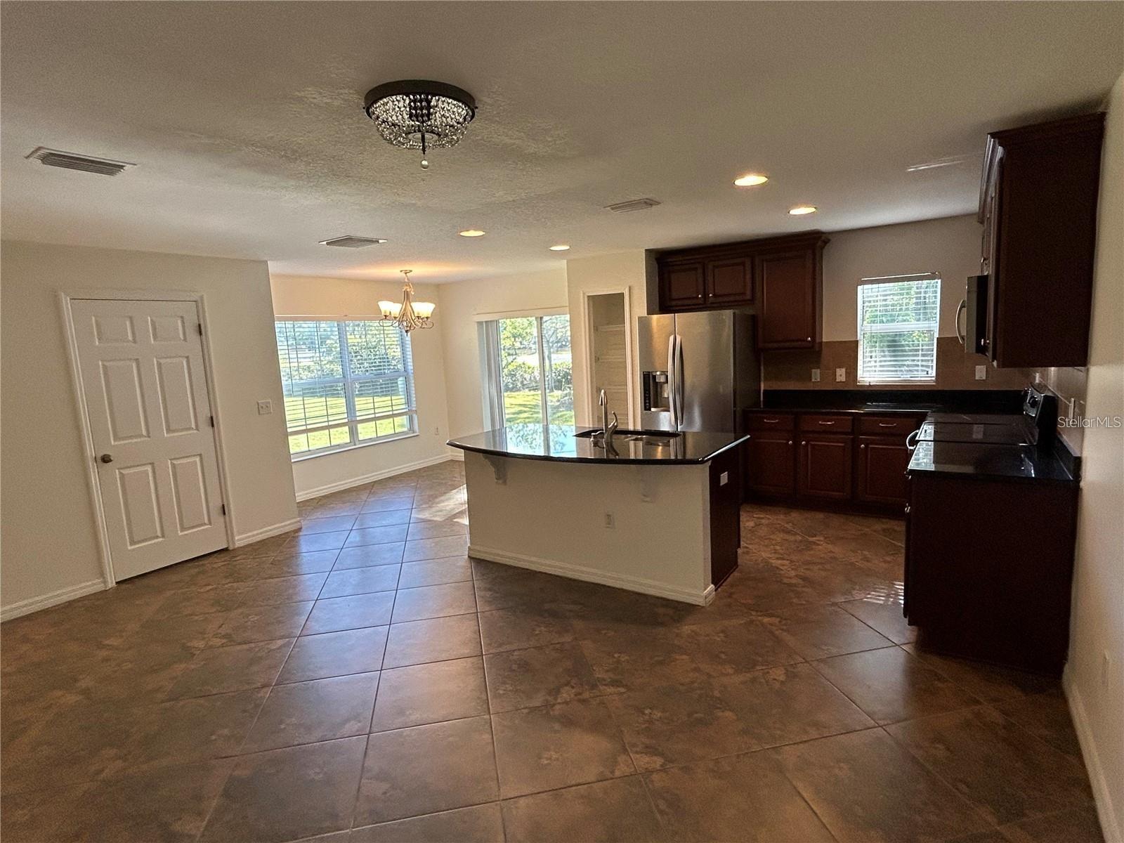 2802 BIRCHCREEK DR — photo 4