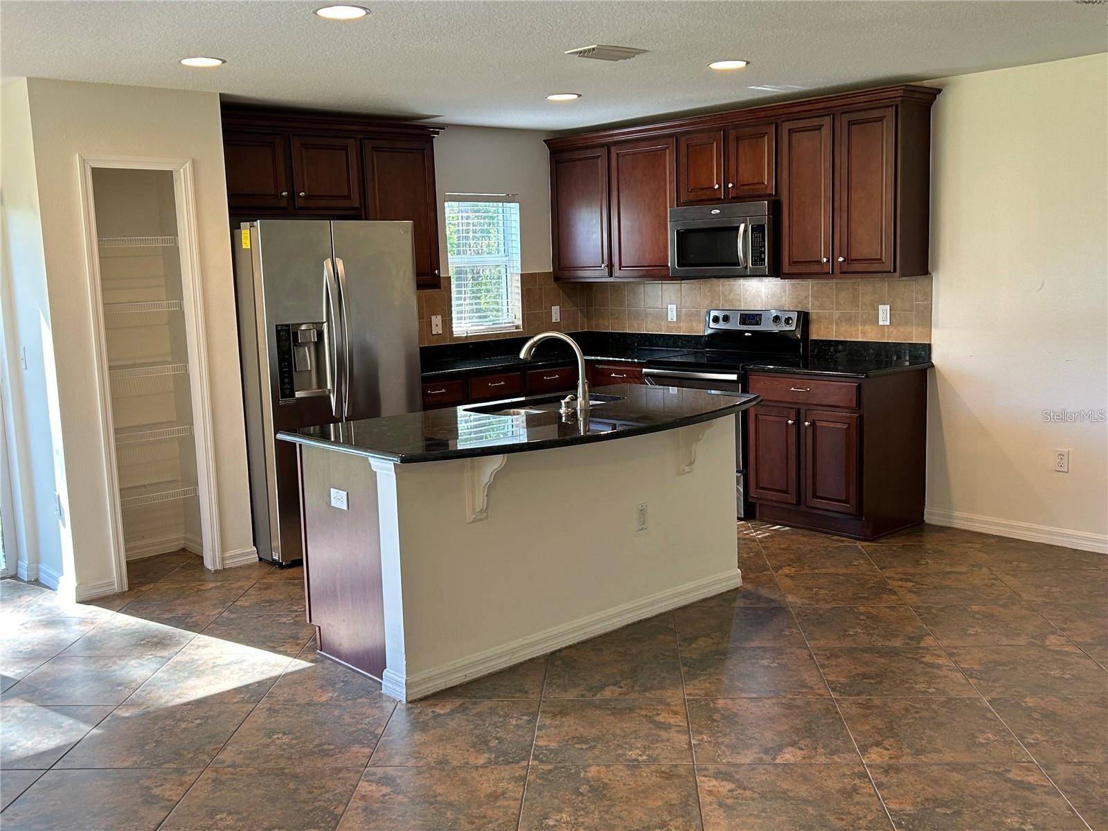 2802 BIRCHCREEK DR — photo 3