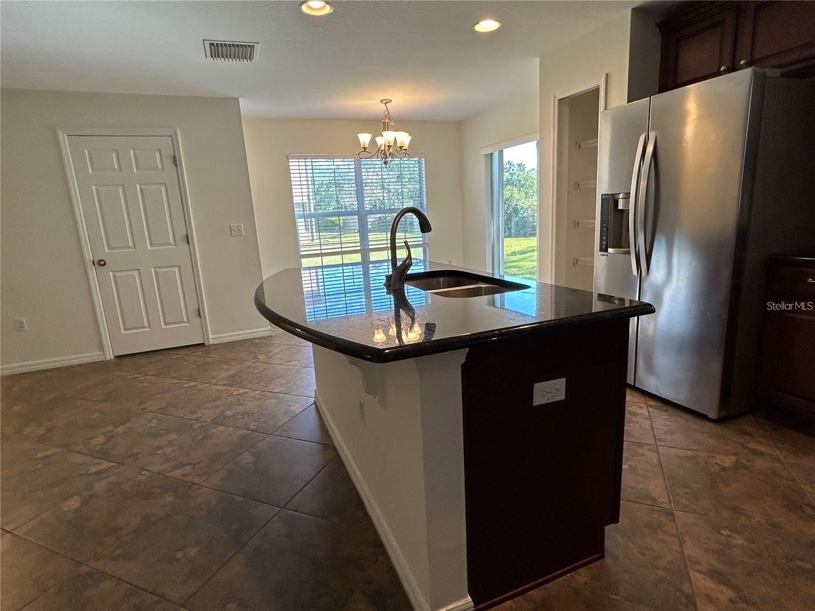 2802 BIRCHCREEK DR — photo 8