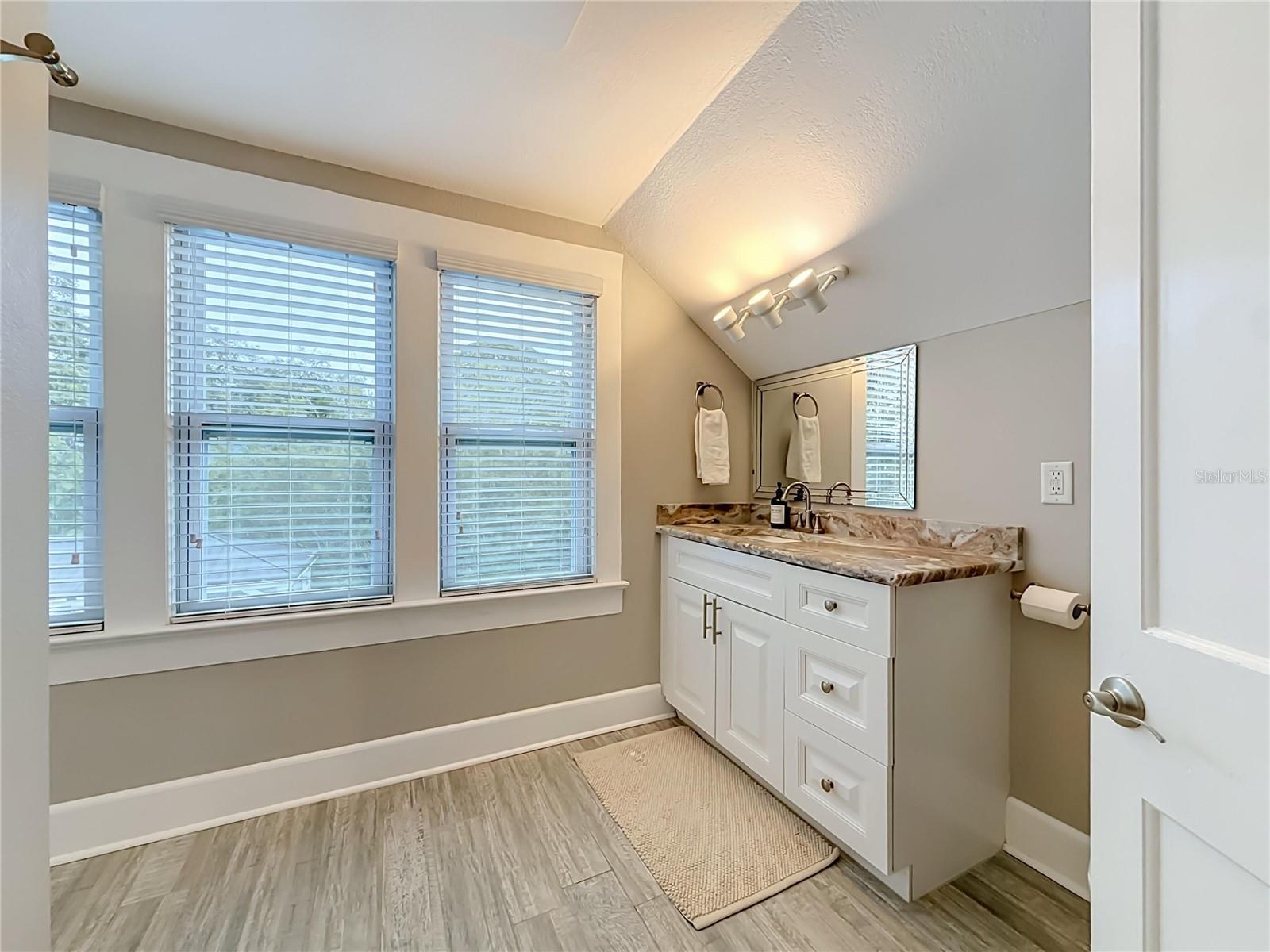 675 S VINCENT ST — photo 35