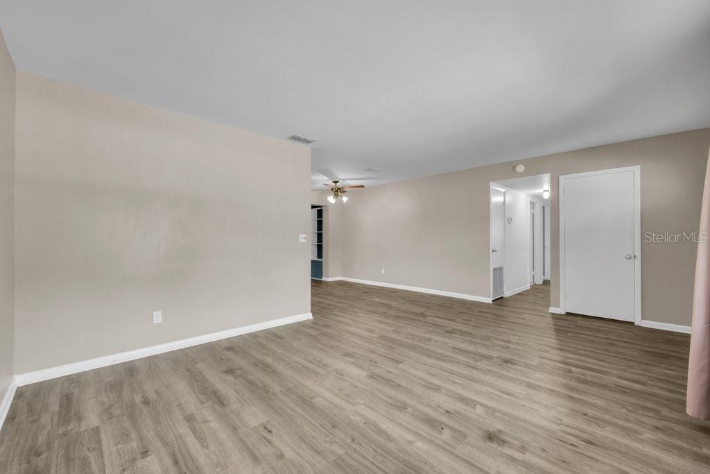1105 N PARSONS AVE — photo 8