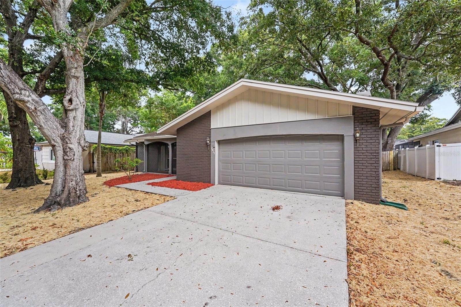 2431 GROVE RIDGE DR — photo 2