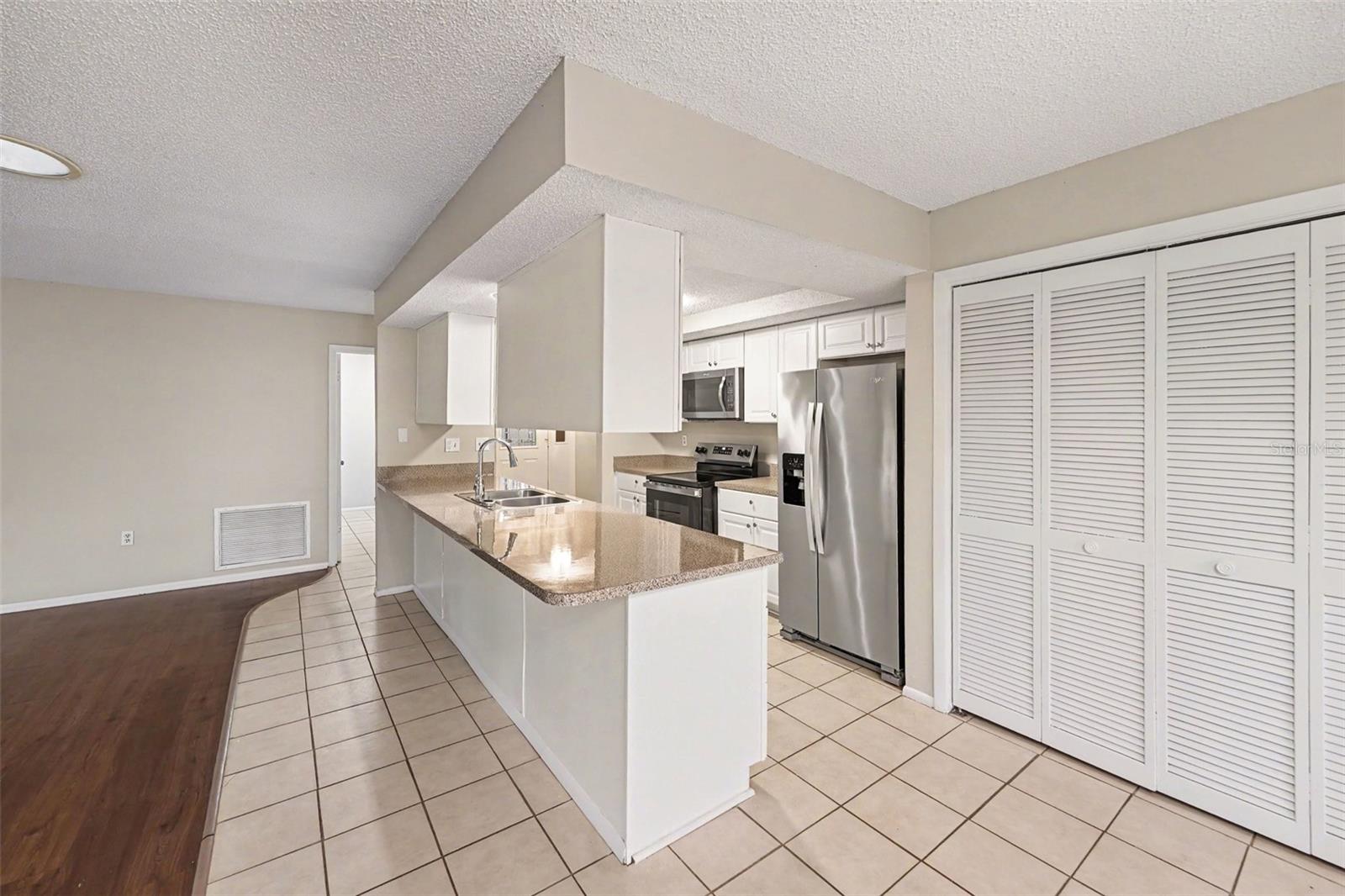 2431 GROVE RIDGE DR — photo 12