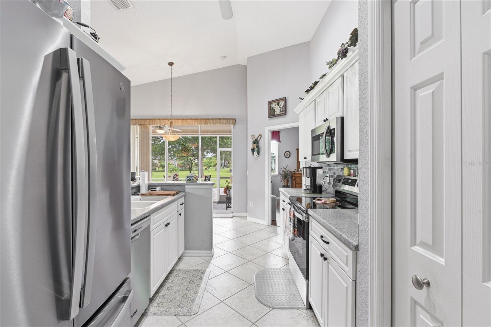 1351 HEDGEWOOD CIR — photo 11