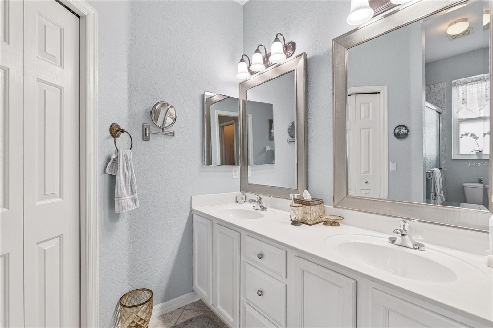 1351 HEDGEWOOD CIR — photo 23