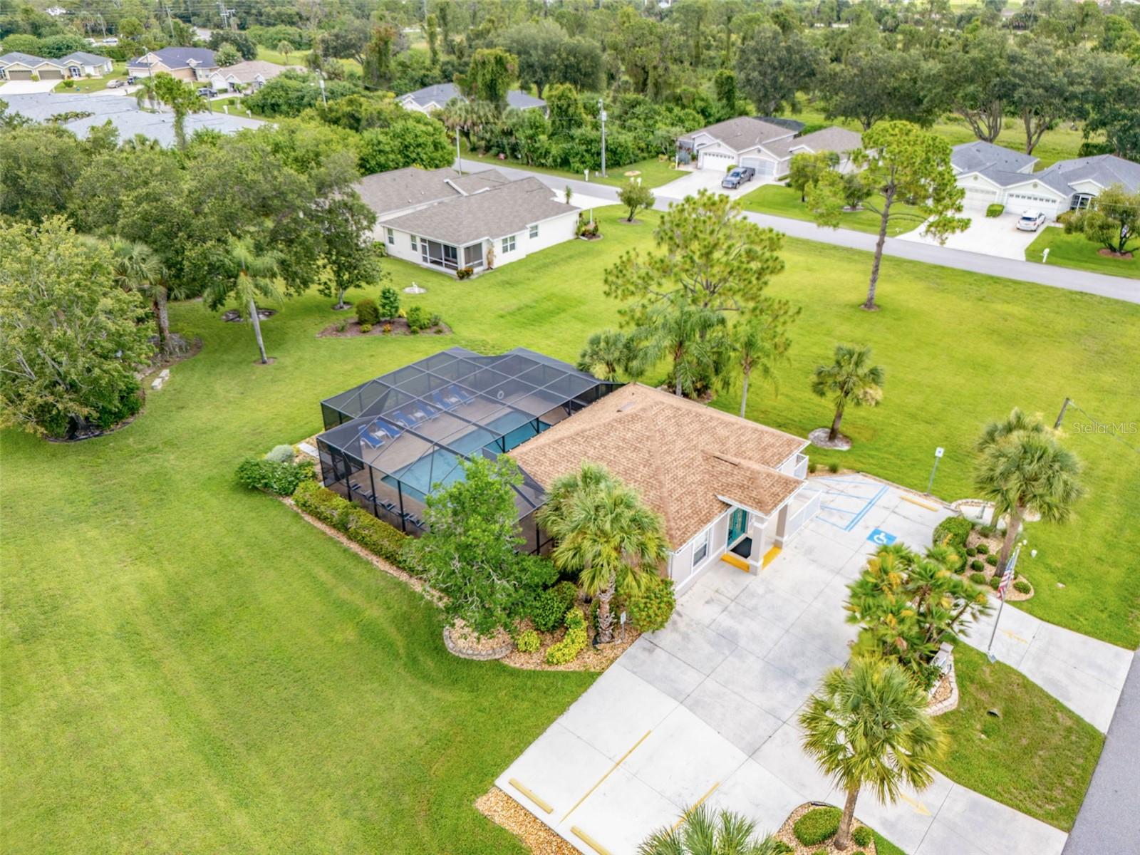 1351 HEDGEWOOD CIR — photo 35