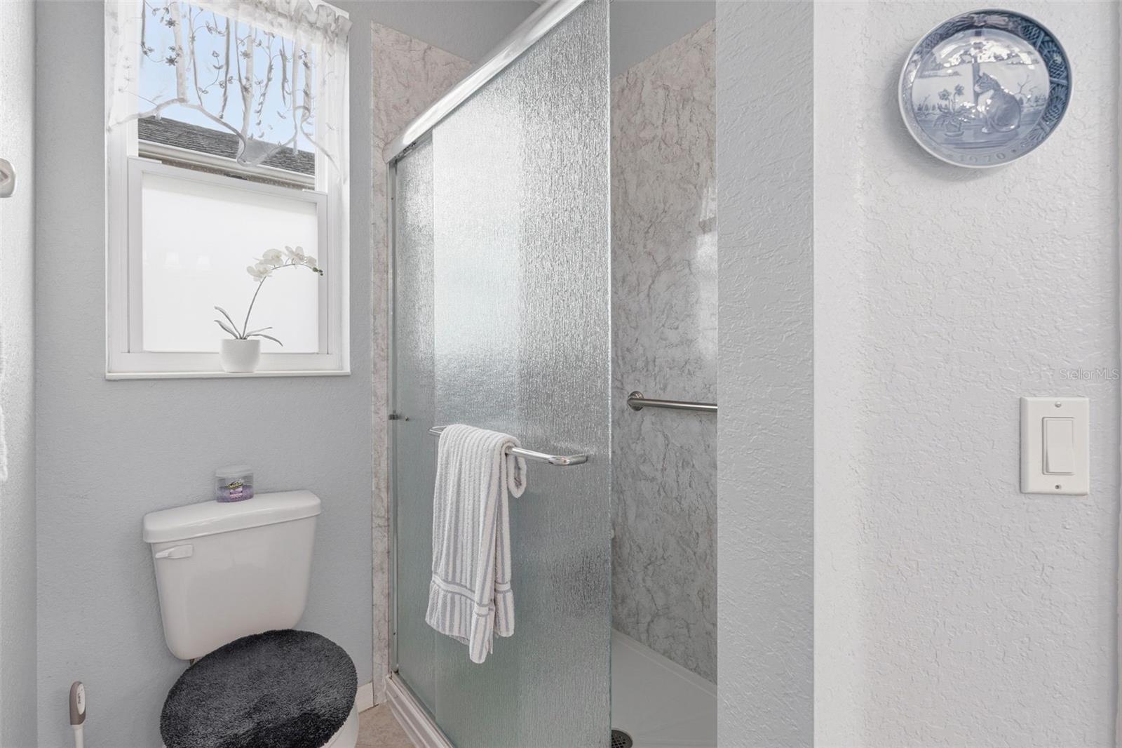 1351 HEDGEWOOD CIR — photo 24