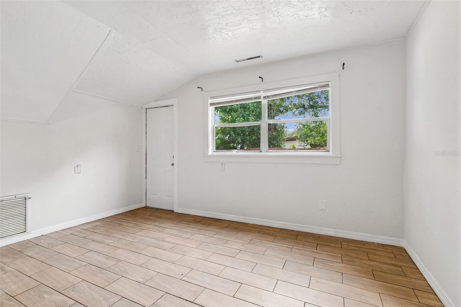 1363 TIOGA AVE — photo 13