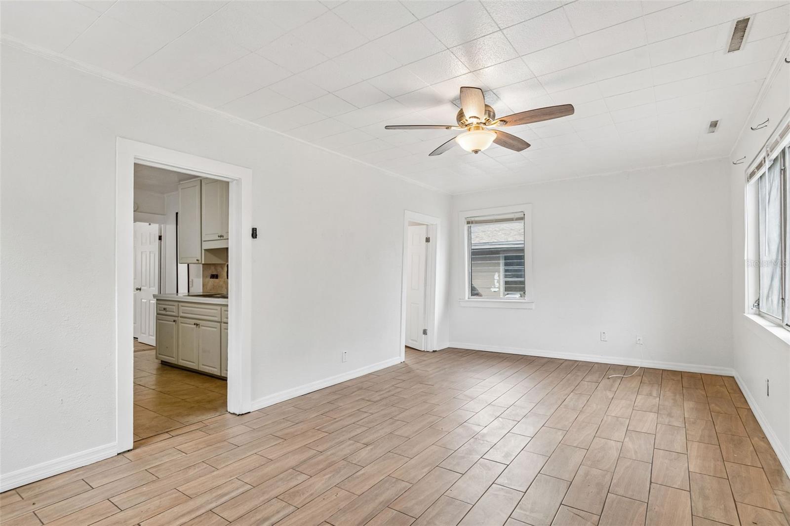 1363 TIOGA AVE — photo 4