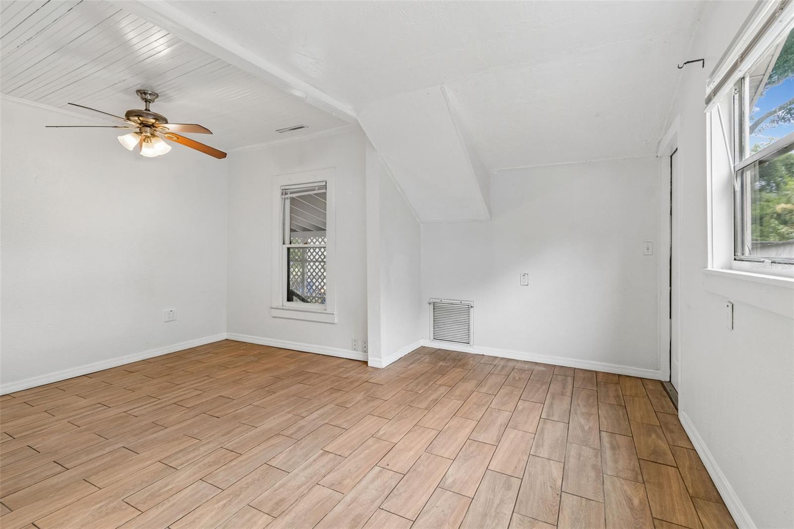 1363 TIOGA AVE — photo 11