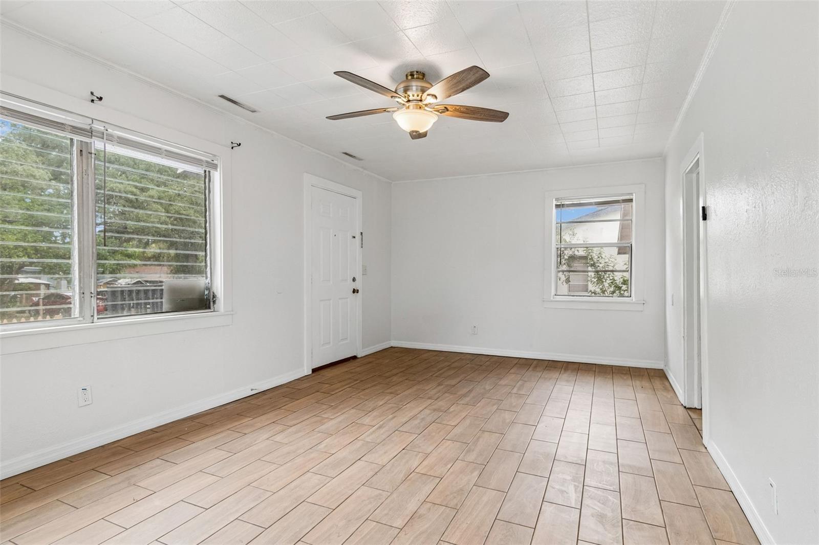 1363 TIOGA AVE — photo 3