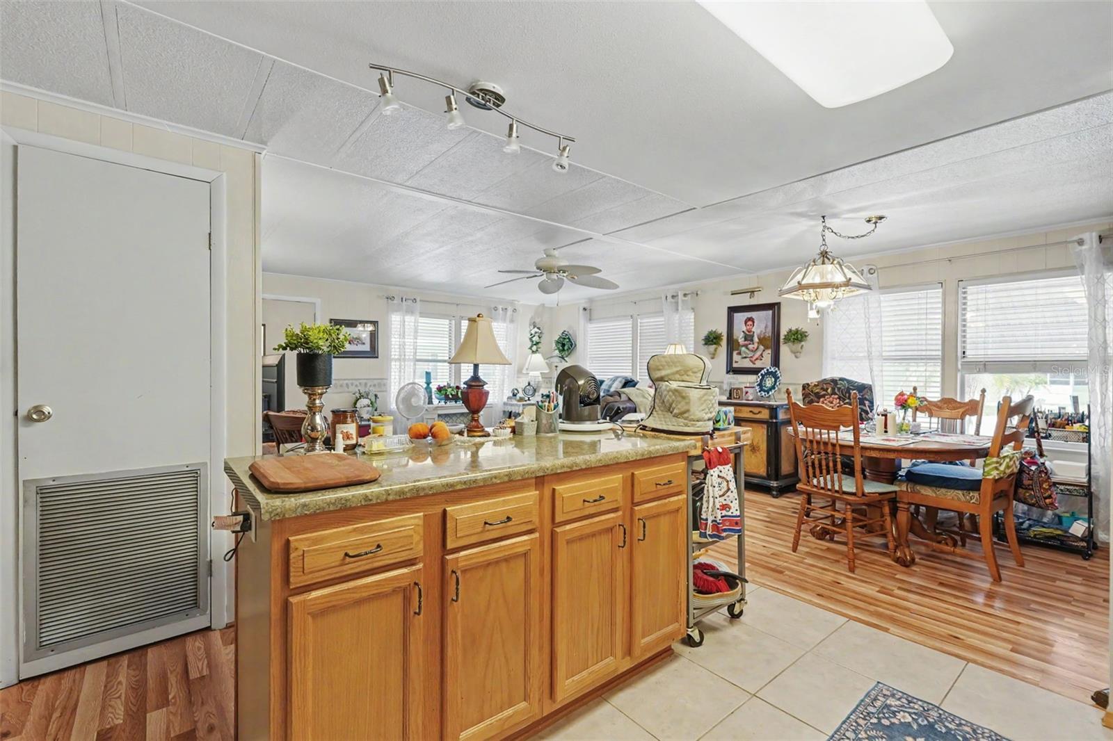 6523 KANSAS ST — photo 27