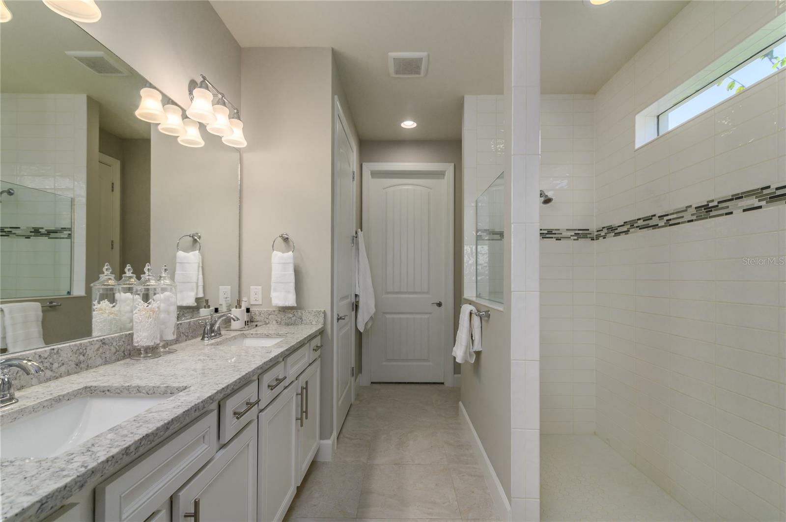 12203 SEABROOK AVE — photo 17