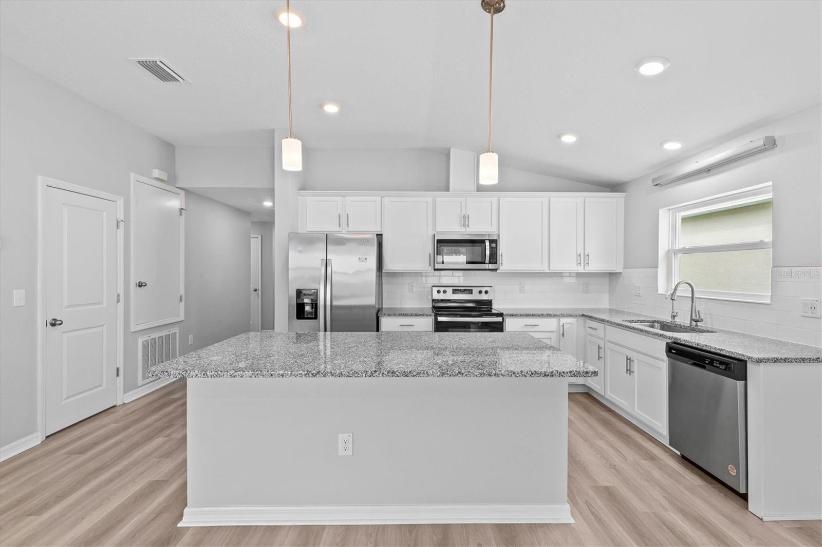 9972 MESIC WOODS AVE — photo 9