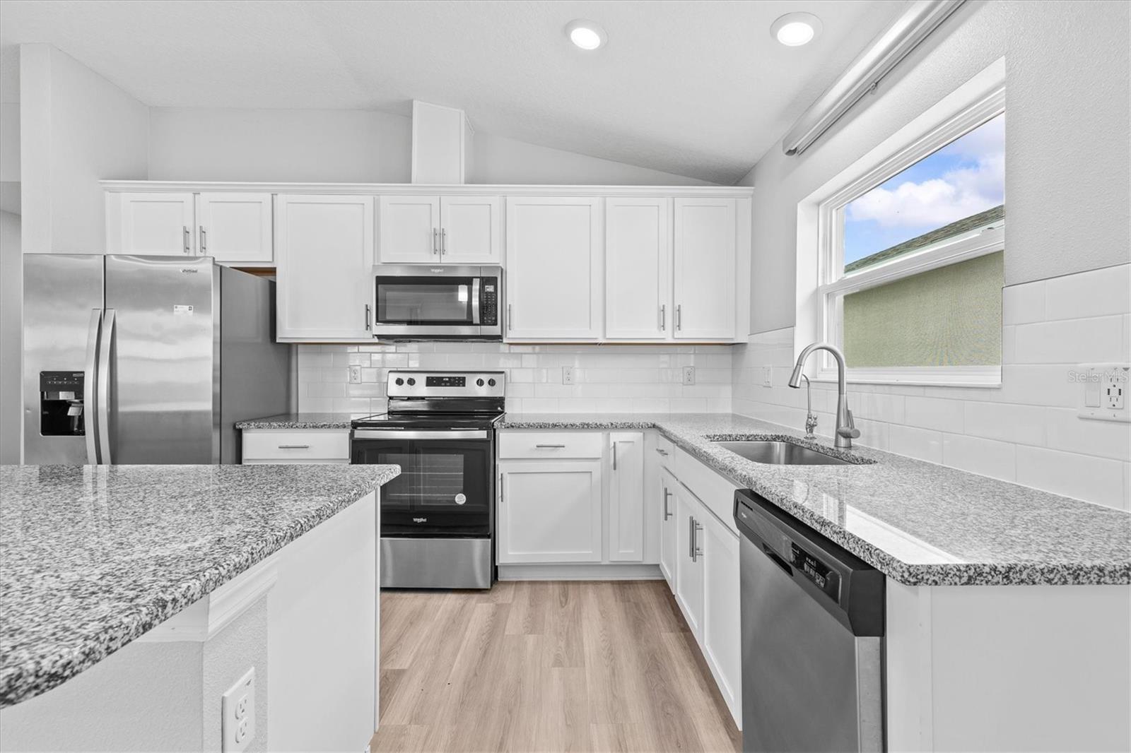 9972 MESIC WOODS AVE — photo 10