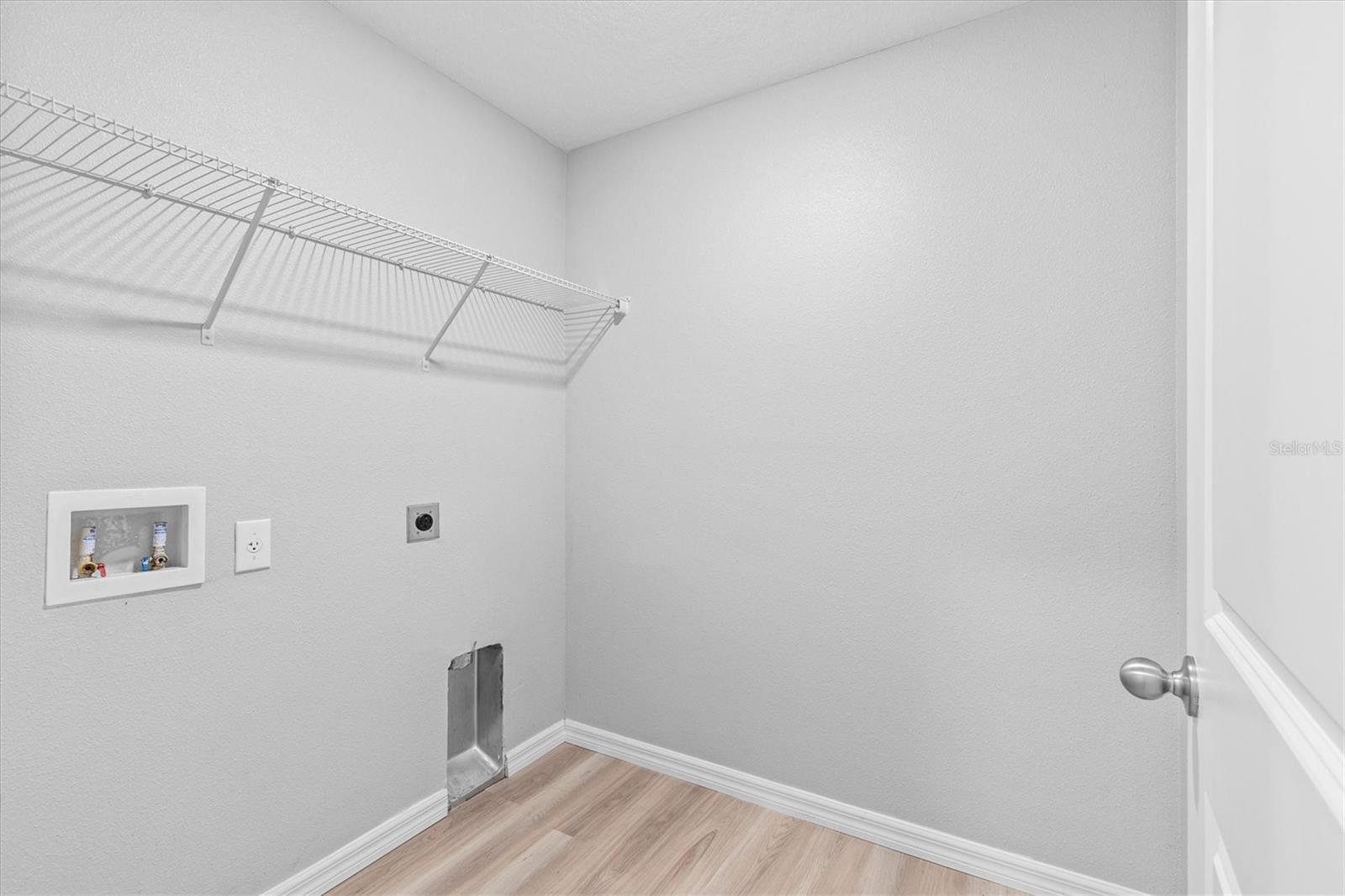 9972 MESIC WOODS AVE — photo 36