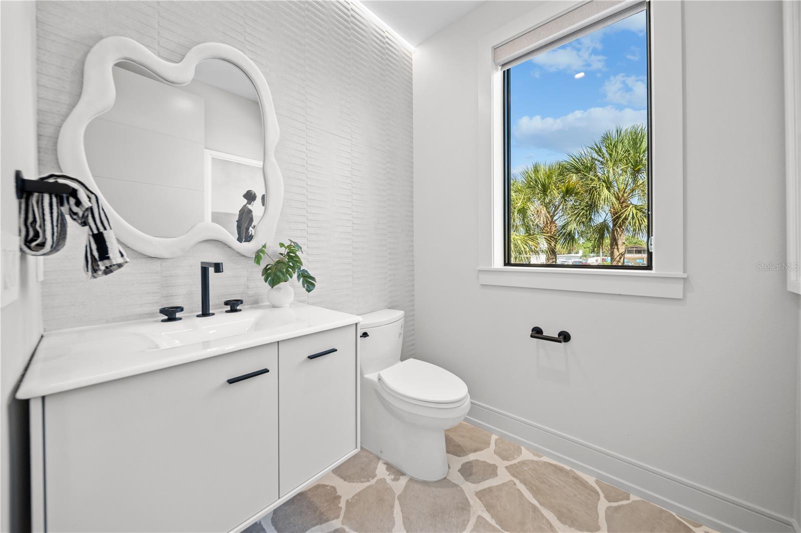 411 PALM AVE — photo 23