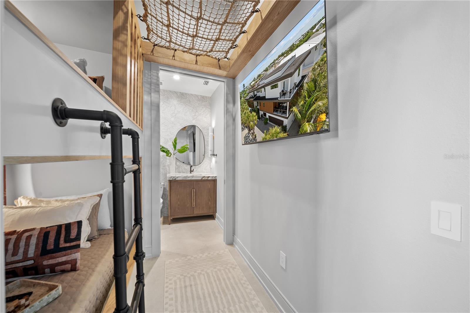 411 PALM AVE — photo 46
