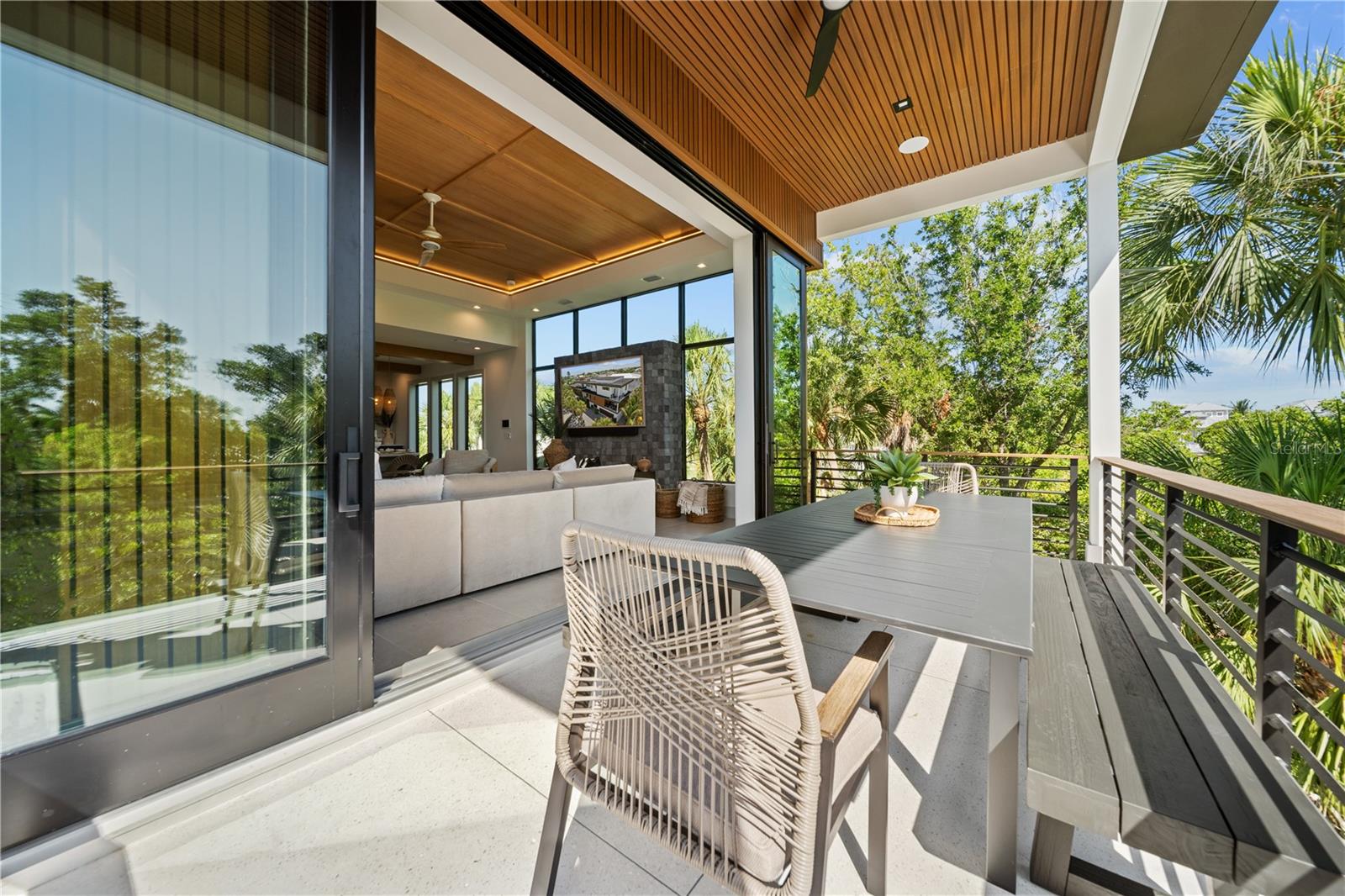411 PALM AVE — photo 19
