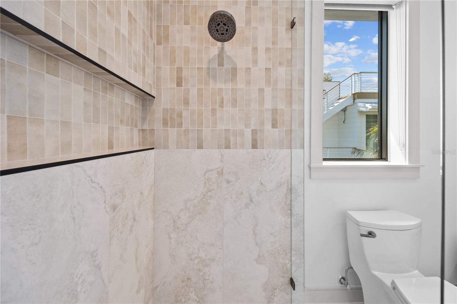 411 PALM AVE — photo 40