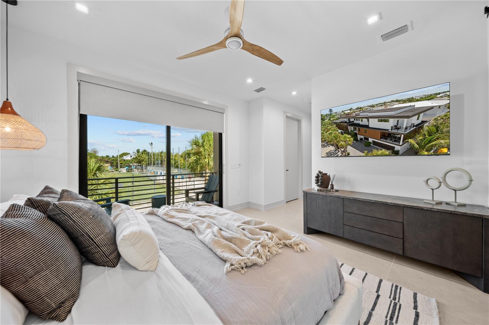 411 PALM AVE — photo 32