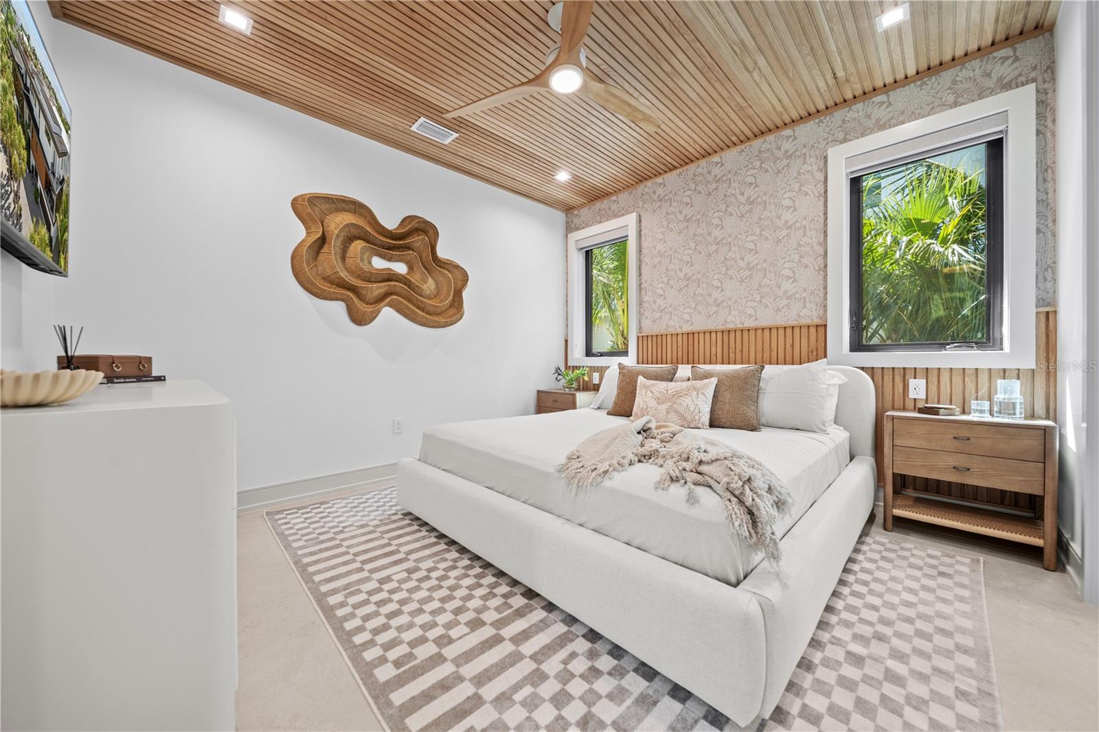 411 PALM AVE — photo 26