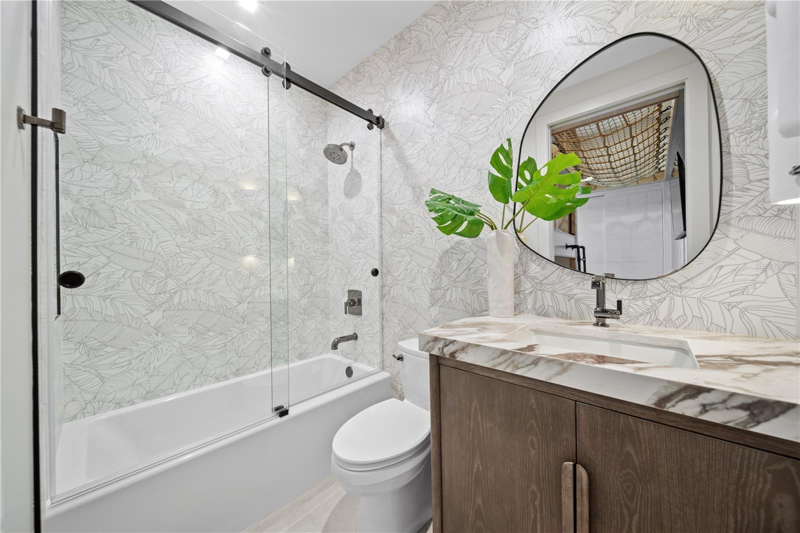411 PALM AVE — photo 48