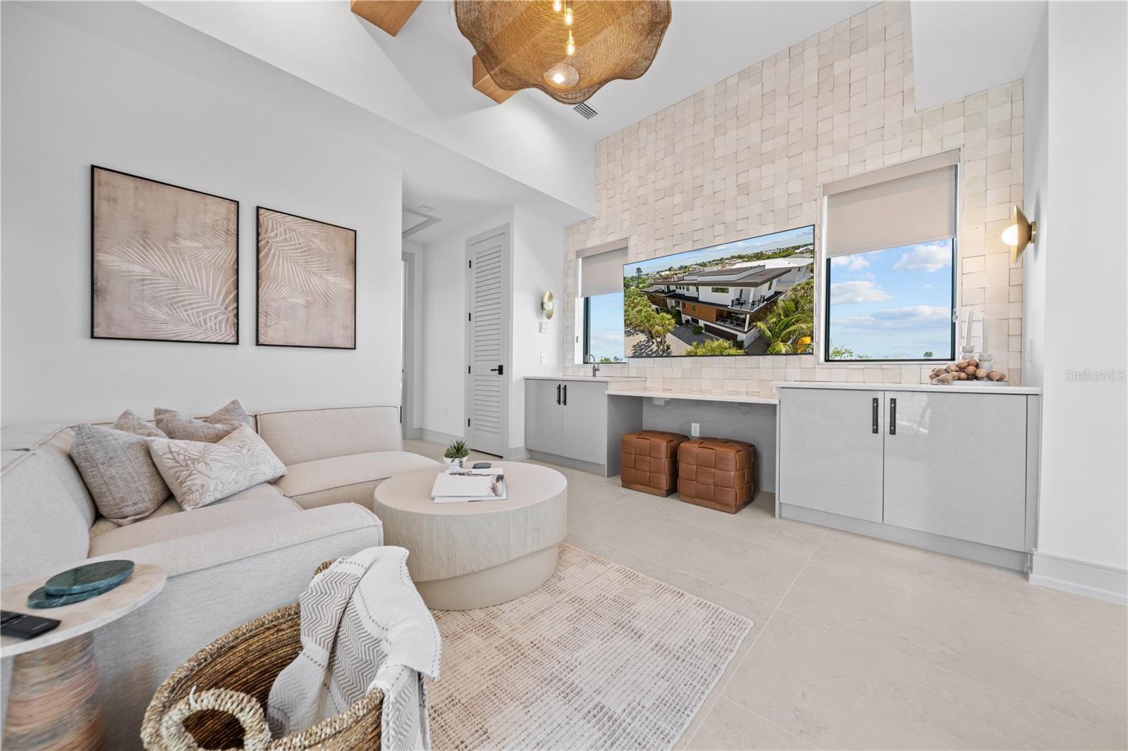 411 PALM AVE — photo 43