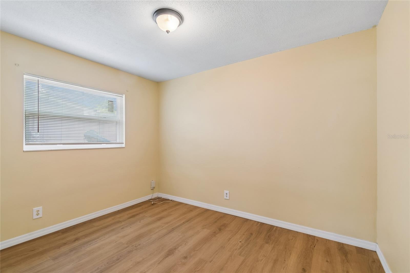6706 S MASCOTTE ST — photo 15