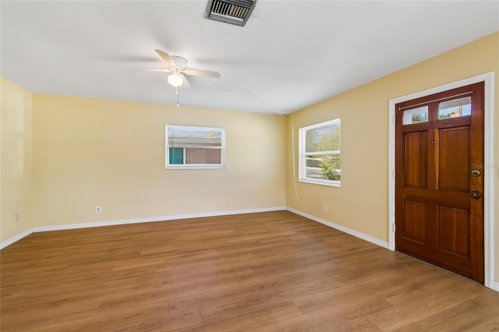 6706 S MASCOTTE ST — photo 8