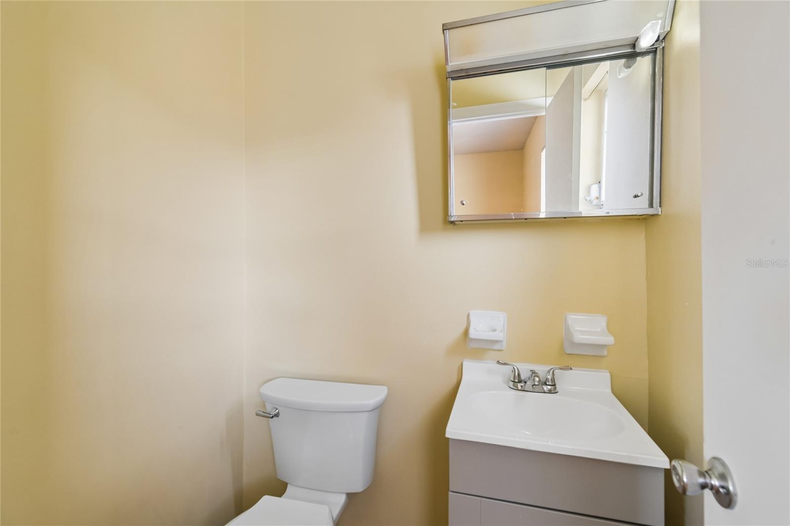 6706 S MASCOTTE ST — photo 13