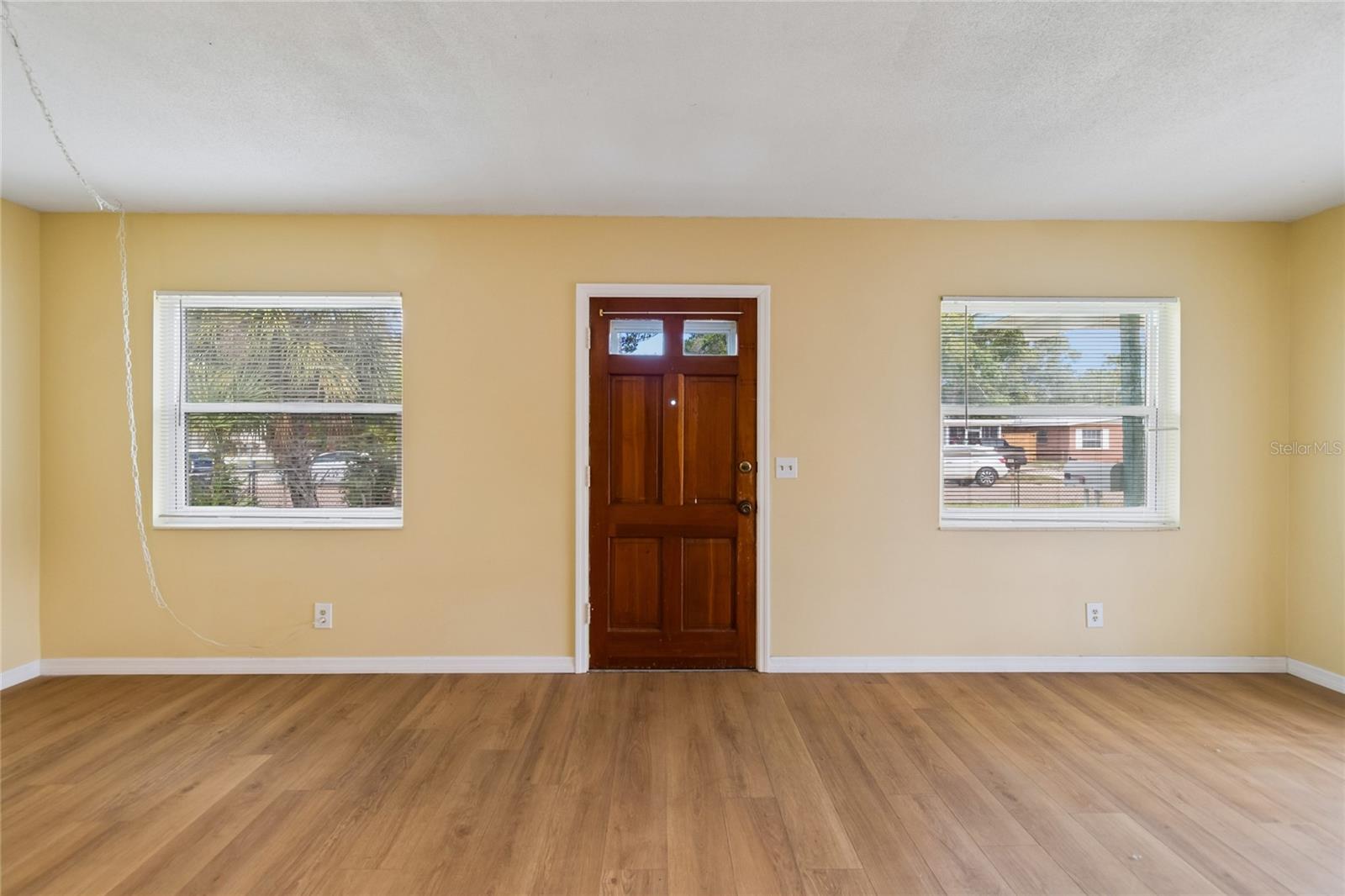 6706 S MASCOTTE ST — photo 7