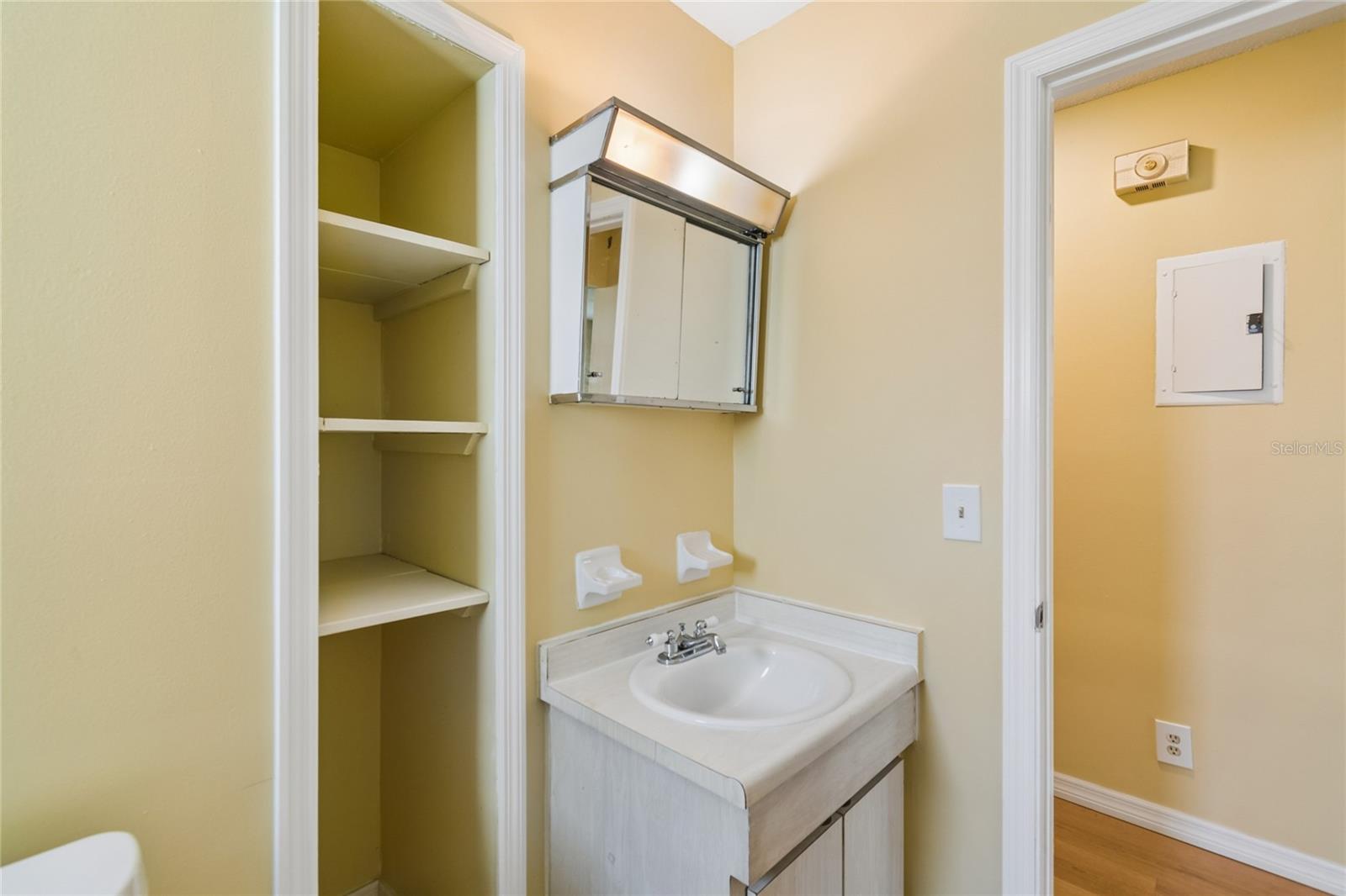 6706 S MASCOTTE ST — photo 18