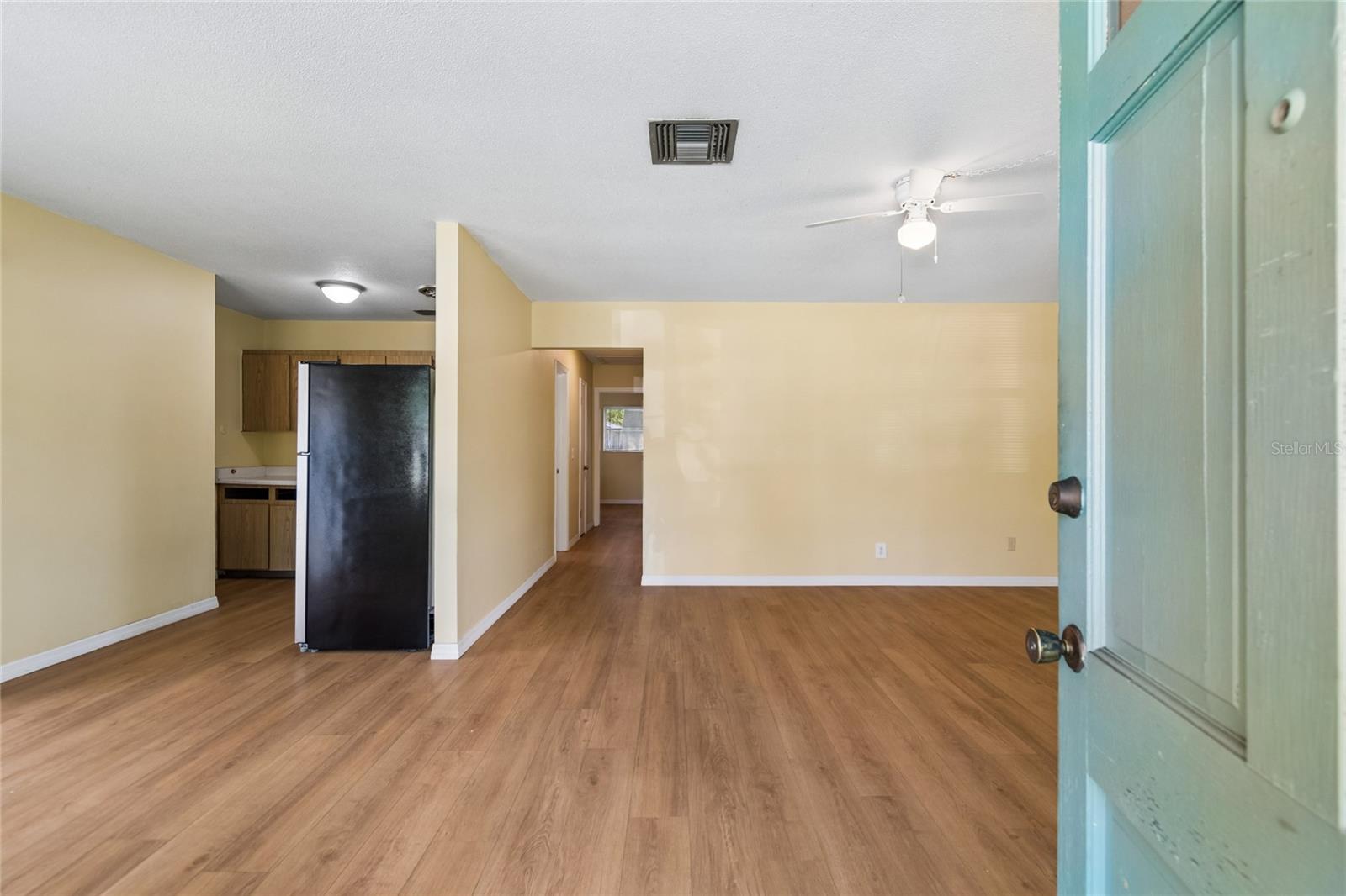 6706 S MASCOTTE ST — photo 4