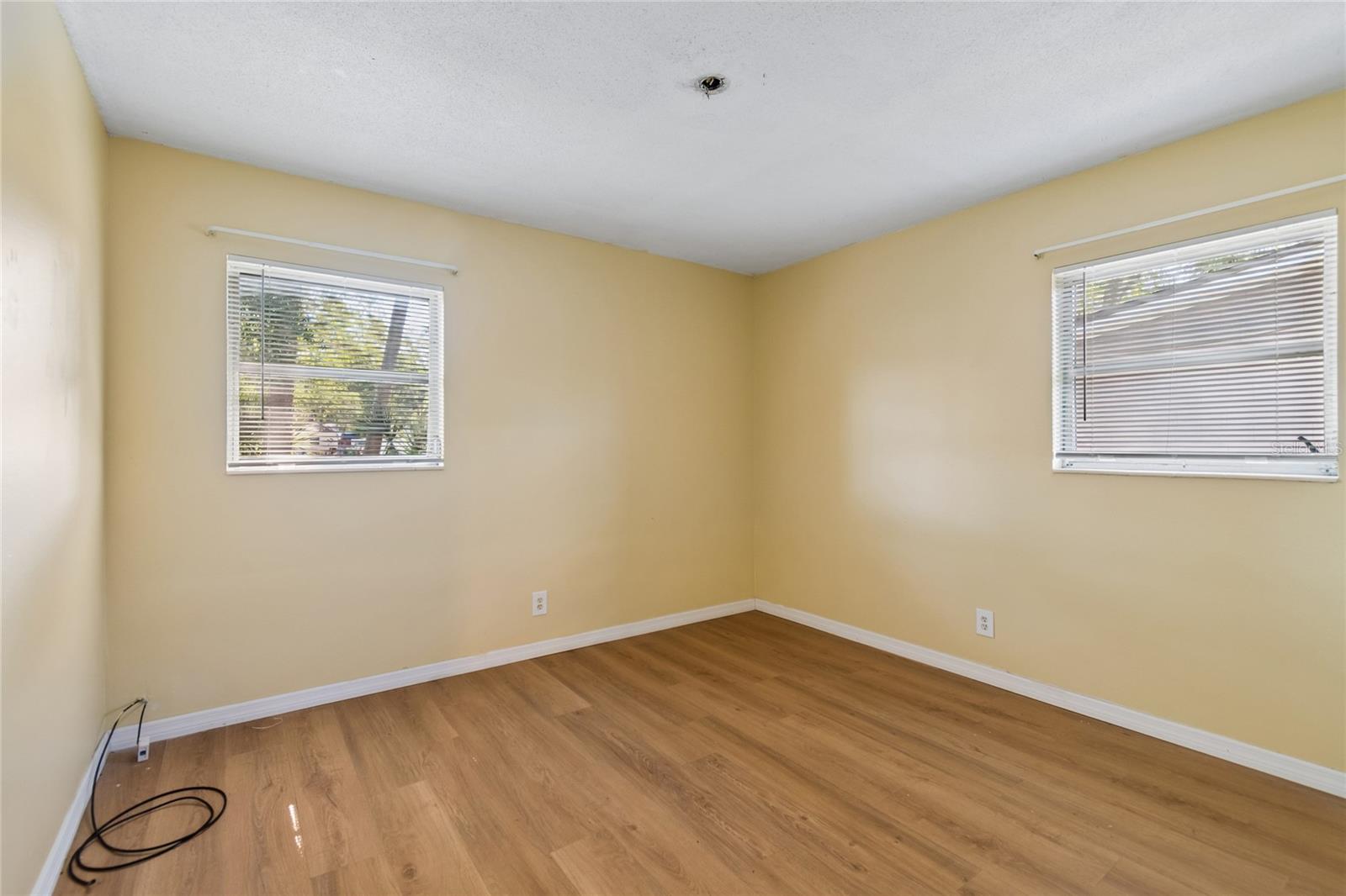 6706 S MASCOTTE ST — photo 14