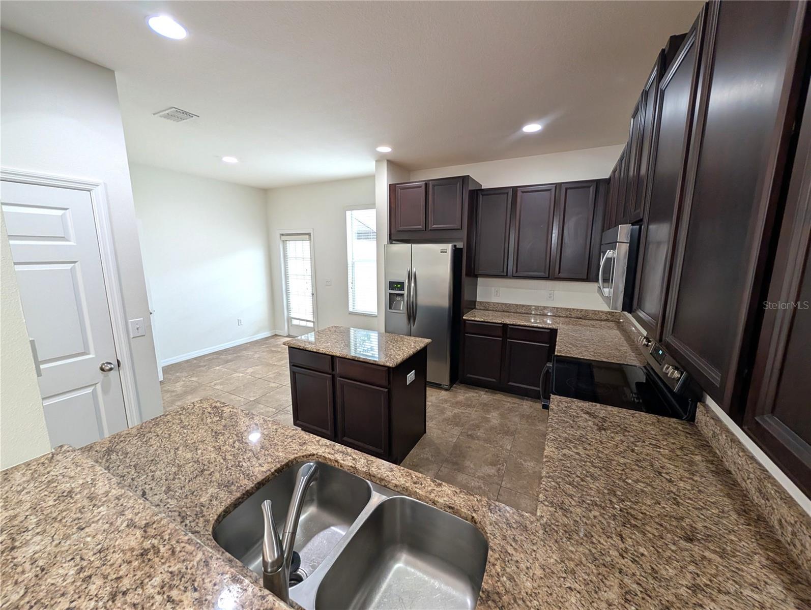 14161 STOWBRIDGE AVE — photo 9