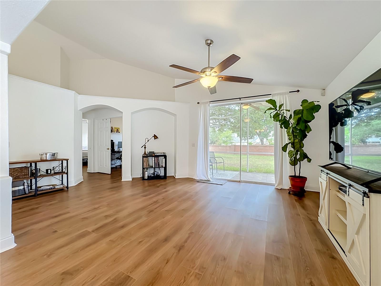 7016 JAMESTOWN MANOR DR — photo 17