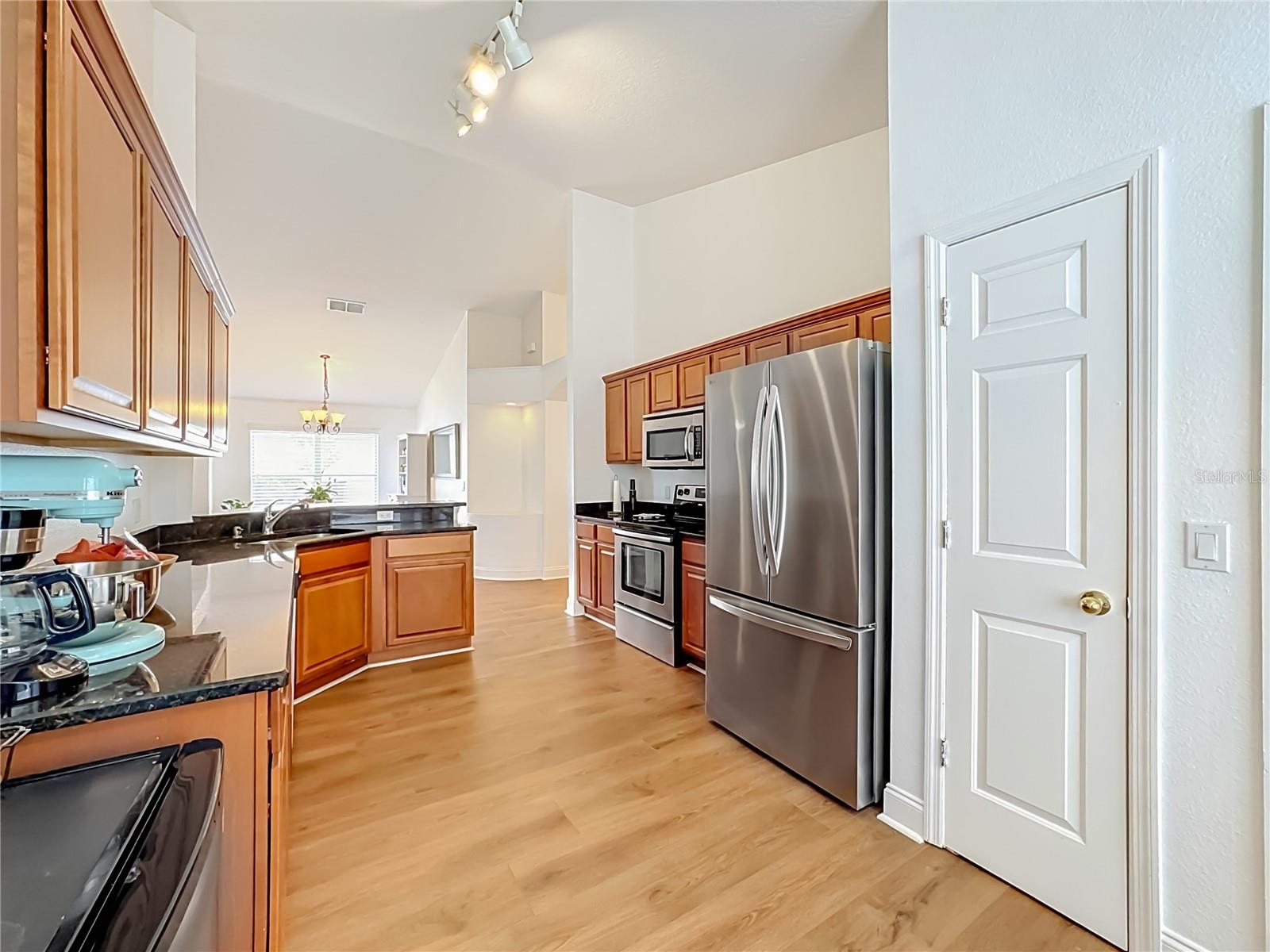 7016 JAMESTOWN MANOR DR — photo 9
