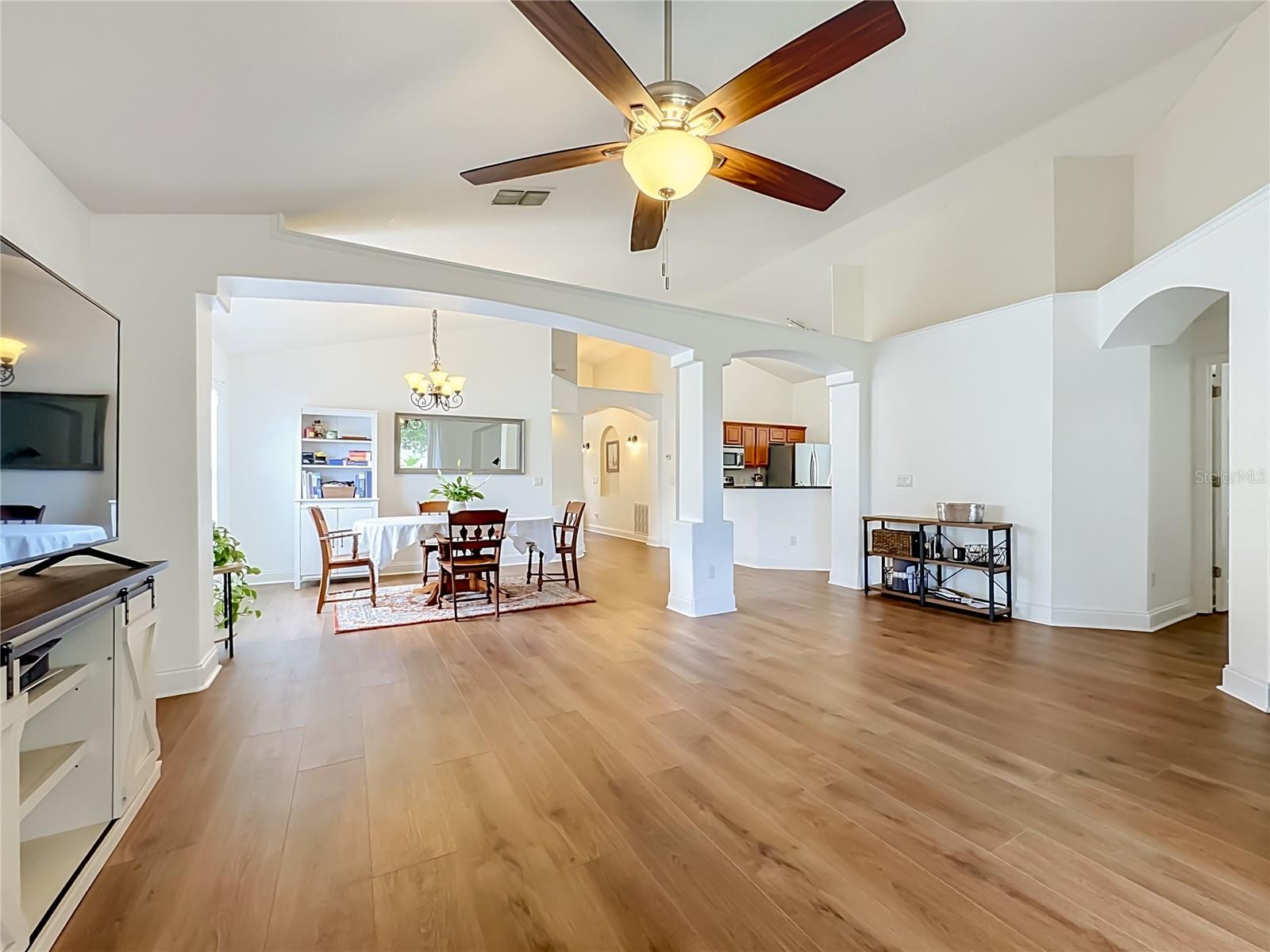 7016 JAMESTOWN MANOR DR — photo 18