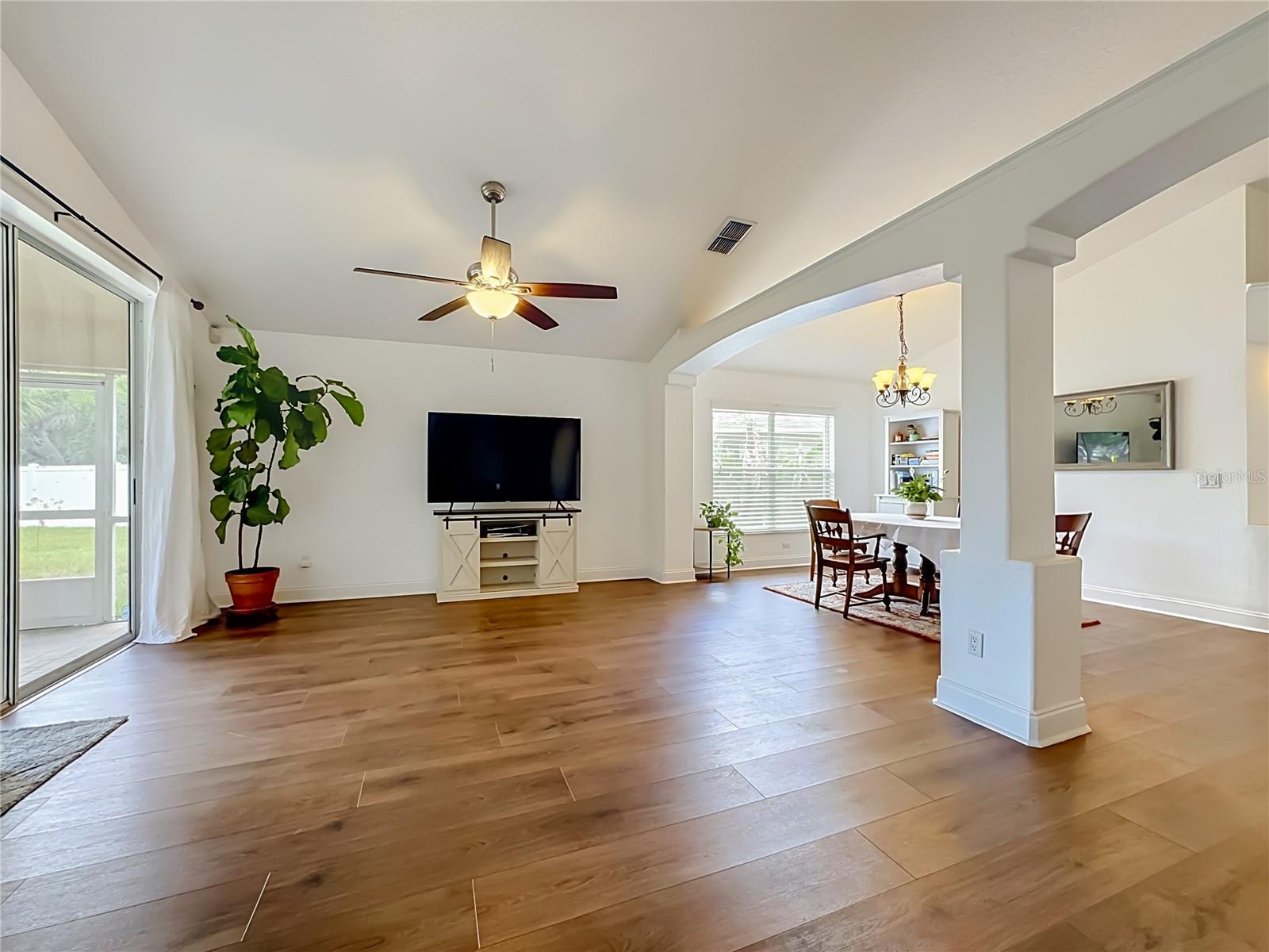 7016 JAMESTOWN MANOR DR — photo 19