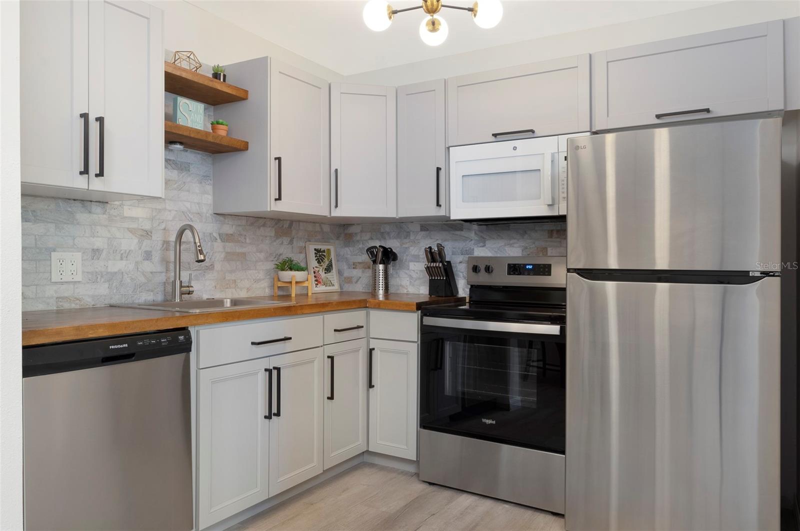7151 SUNSET WAY #3 — photo 2