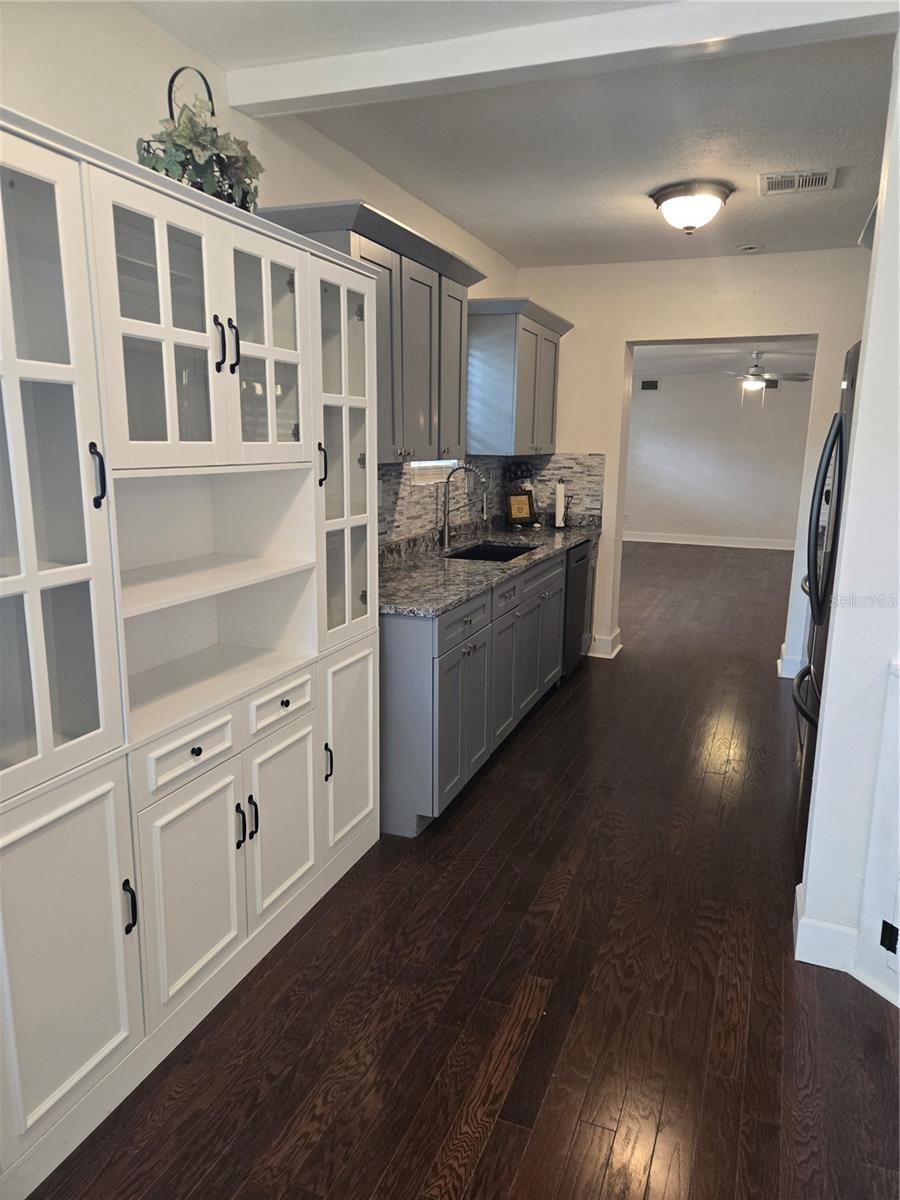300 E IDLEWILD AVE — photo 16