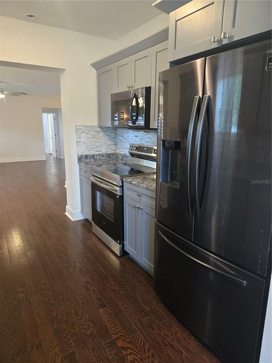 300 E IDLEWILD AVE — photo 5