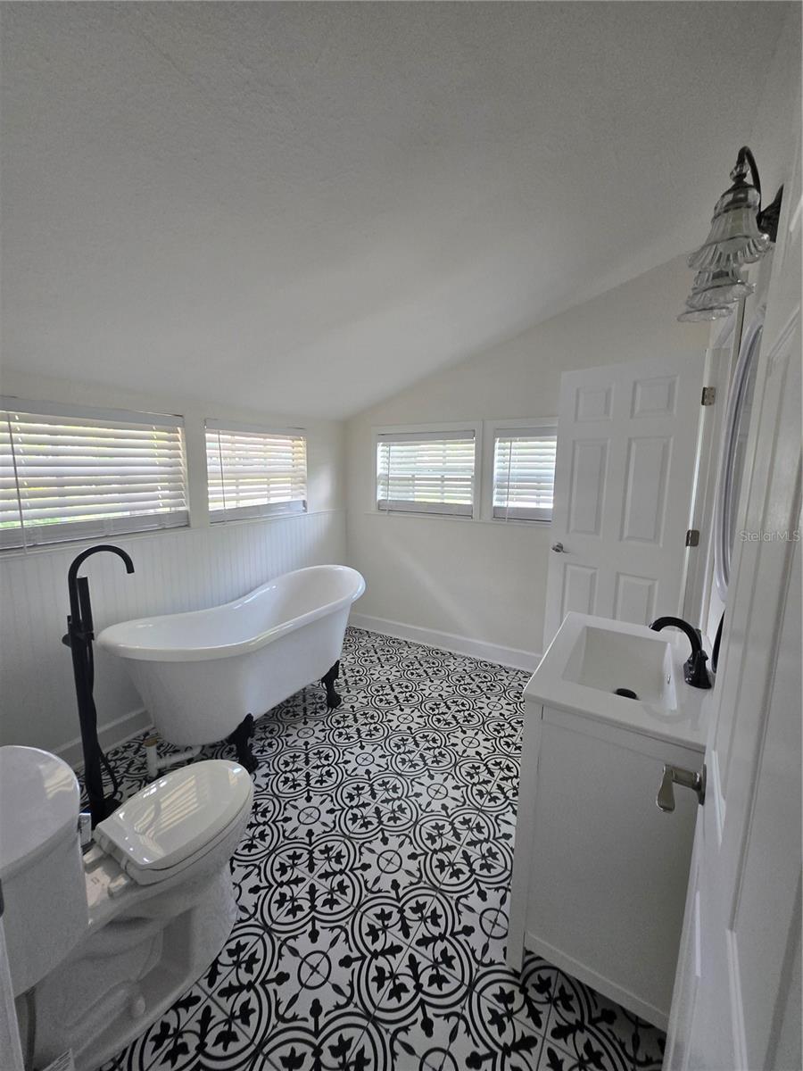 300 E IDLEWILD AVE — photo 11