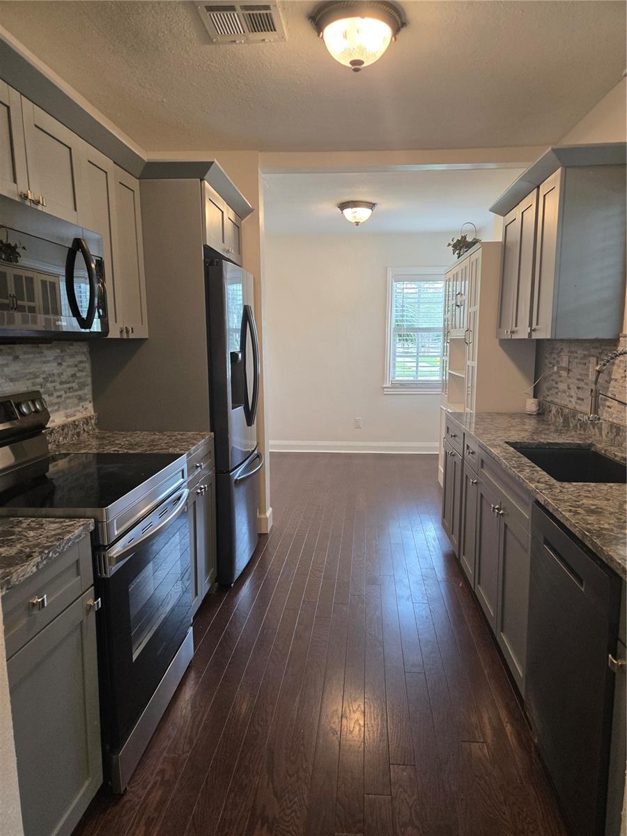 300 E IDLEWILD AVE — photo 17